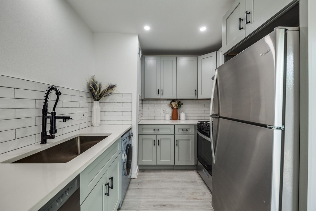 1200 E 52nd St - Photo 7