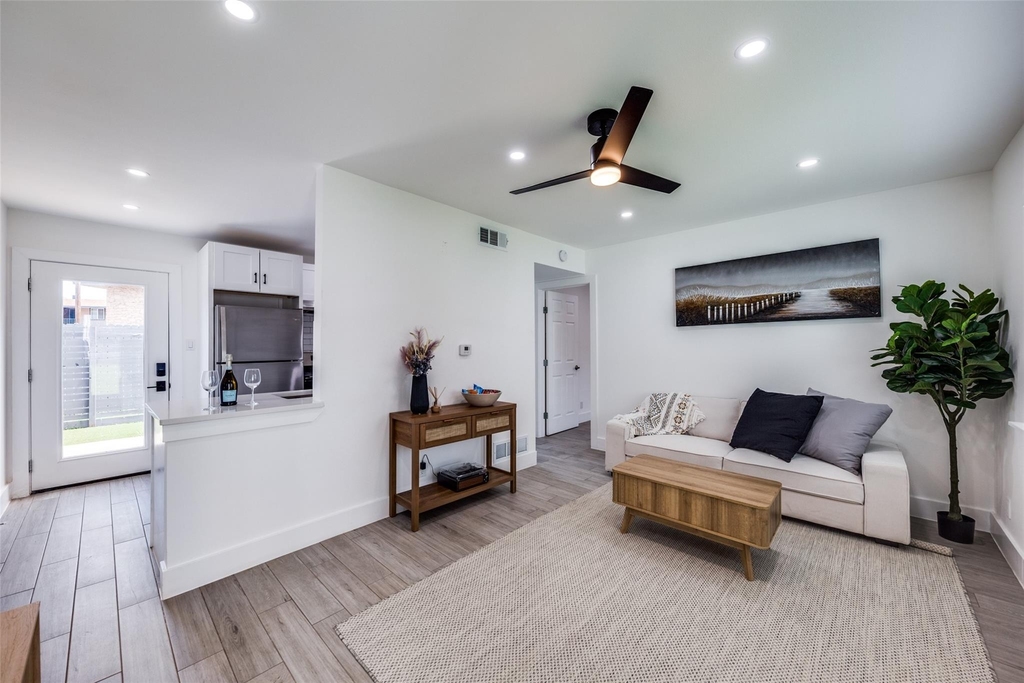 1200 E 52nd St - Photo 1