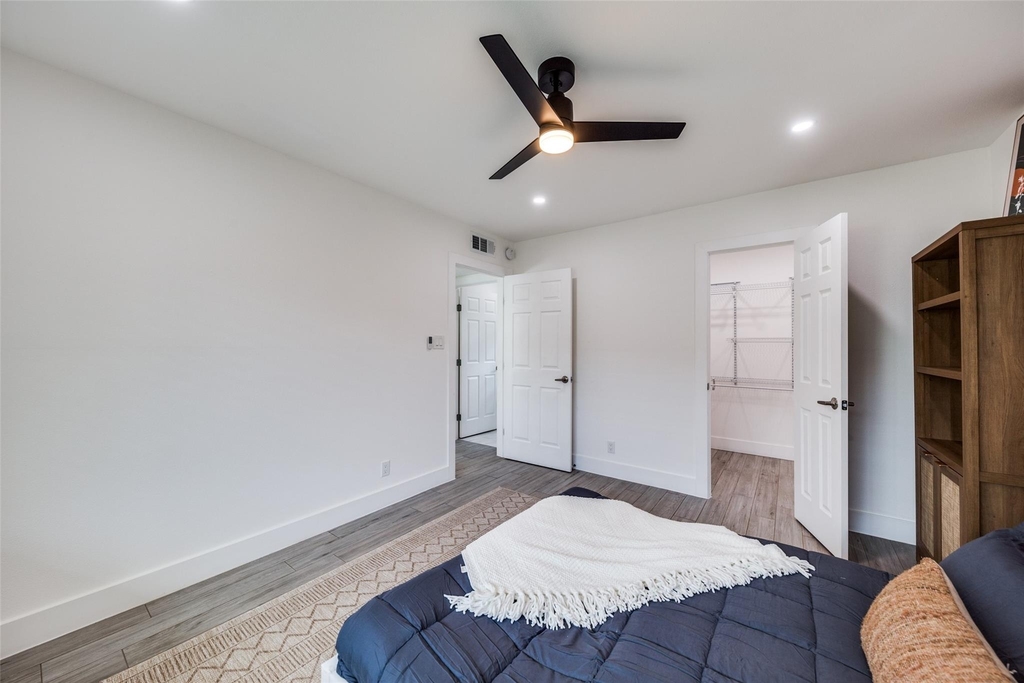 1200 E 52nd St - Photo 18