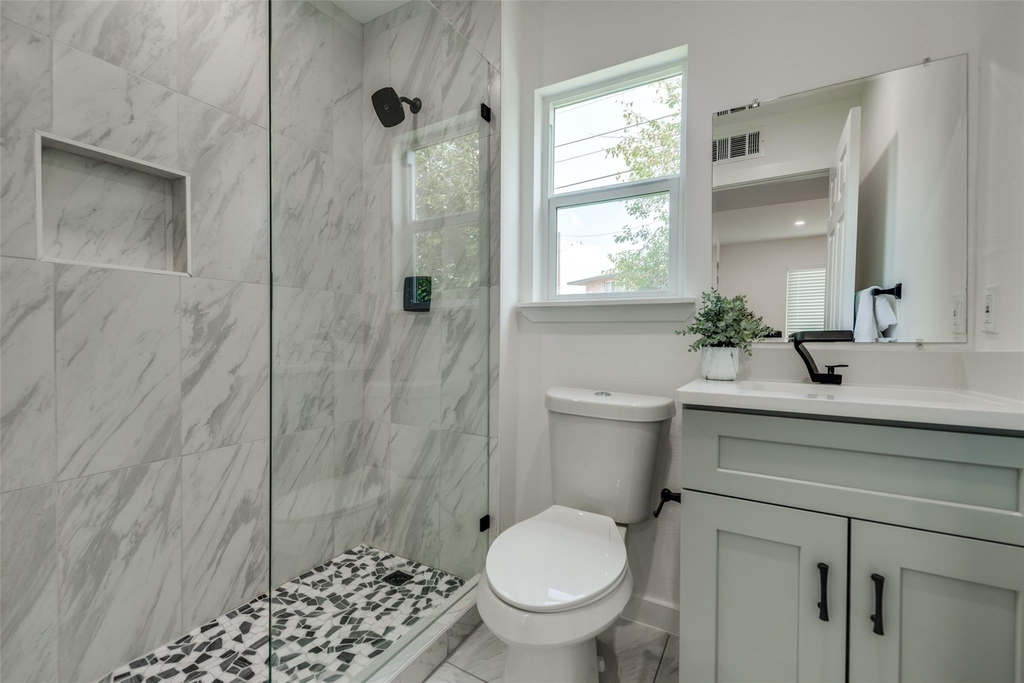 1200 E 52nd St - Photo 9