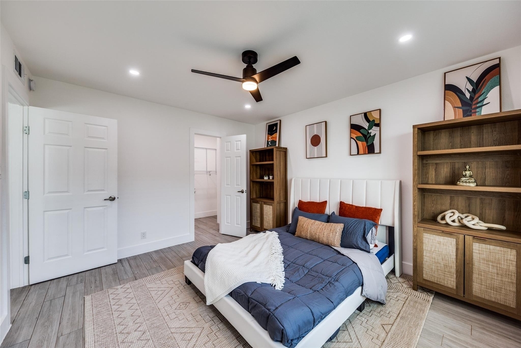 1200 E 52nd St - Photo 17