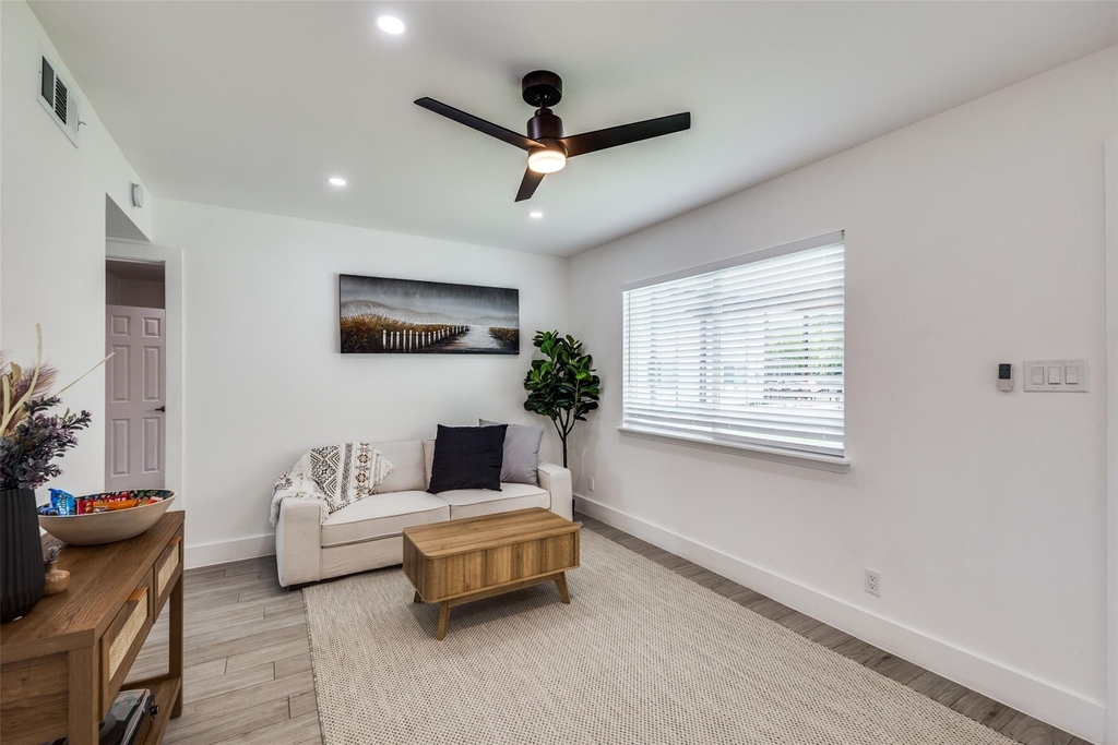 1200 E 52nd St - Photo 11