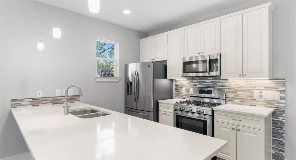 3104 Neal St - Photo 12