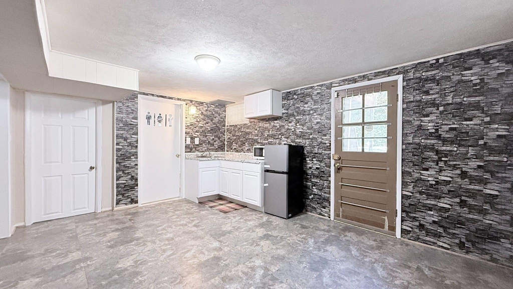 4203 Maple Road - Photo 3