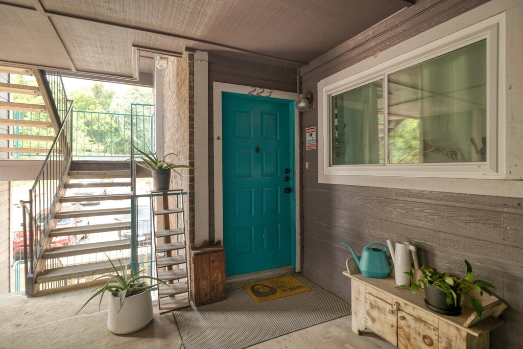 1840 Burton Dr - Photo 4