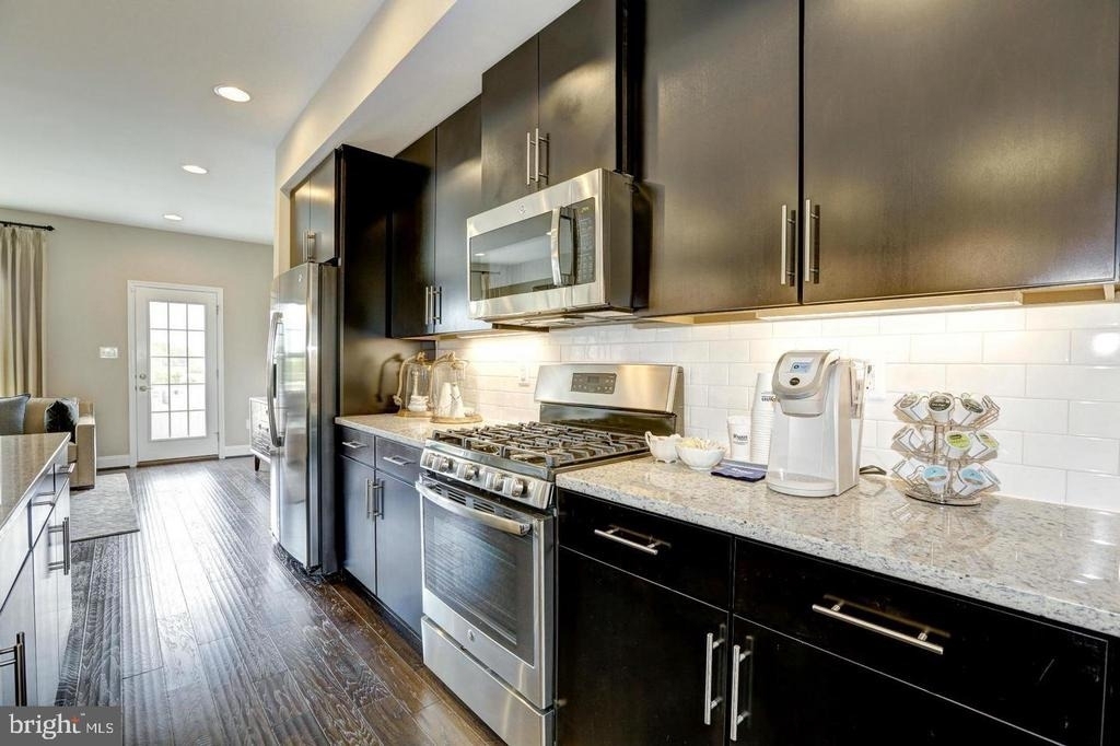 22101 Broadway Avenue - Photo 3