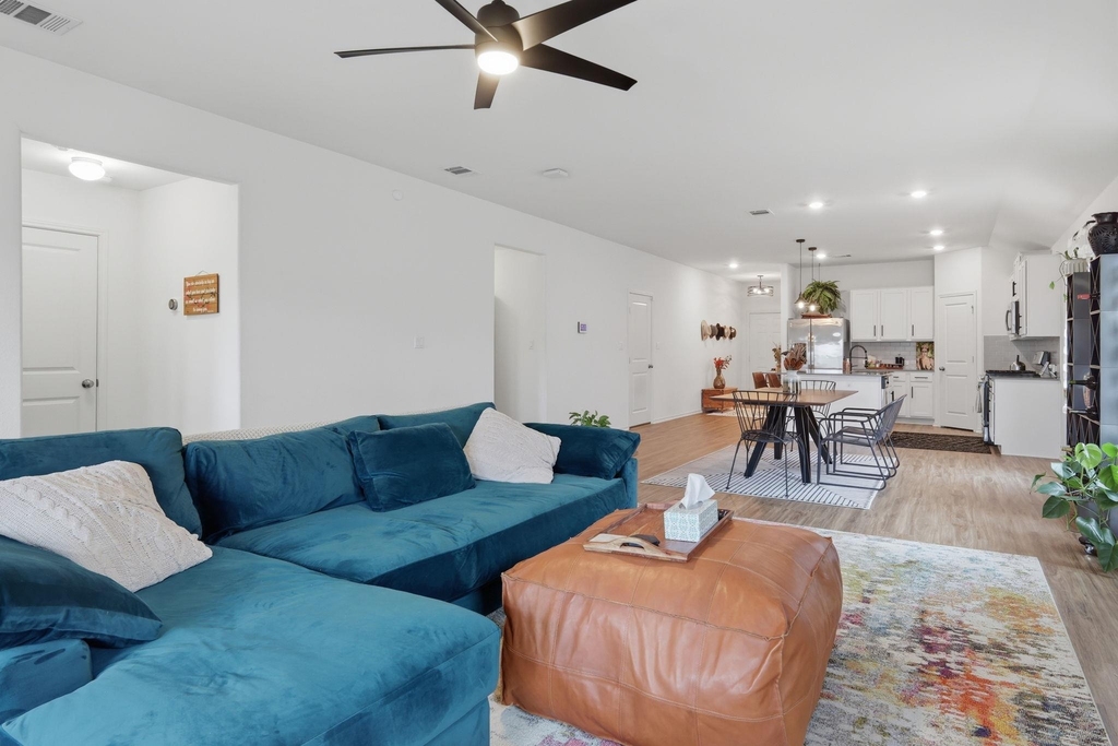 129 Esparza Dr - Photo 2