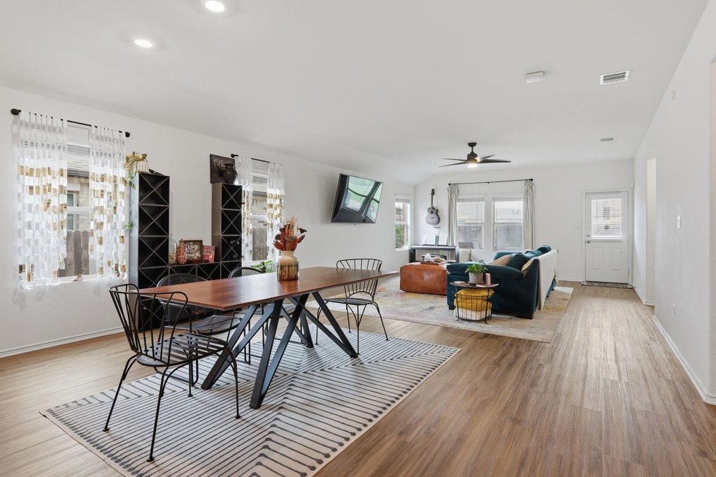 129 Esparza Dr - Photo 4