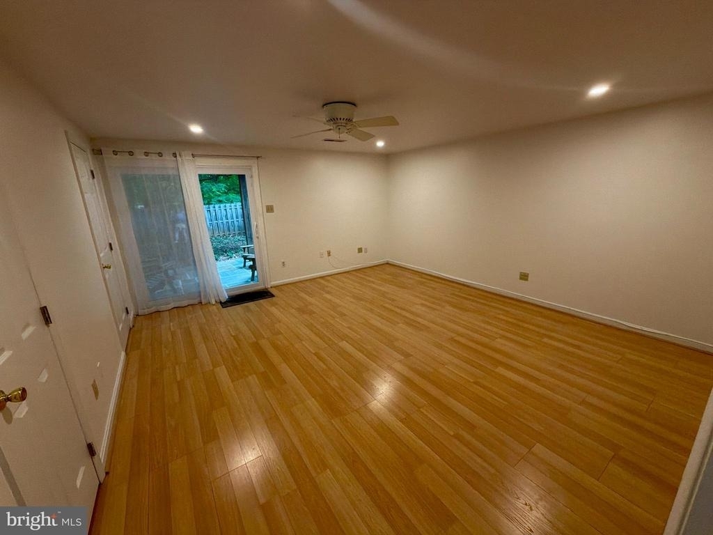 9619 Glendower Court - Photo 18