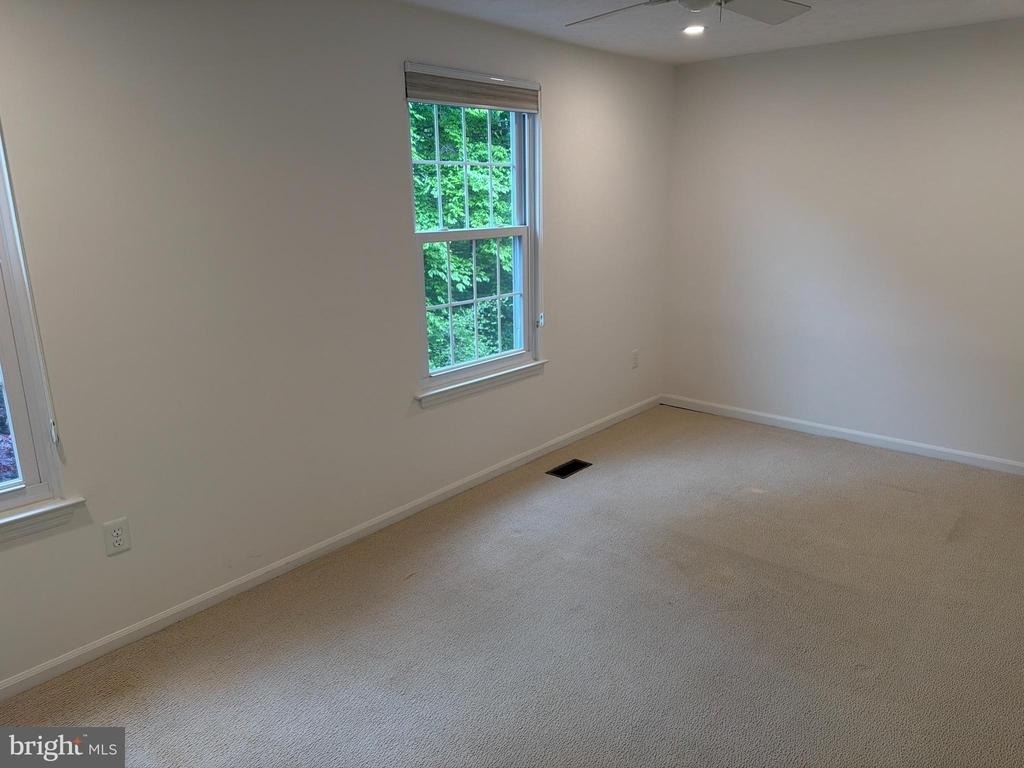 9619 Glendower Court - Photo 9