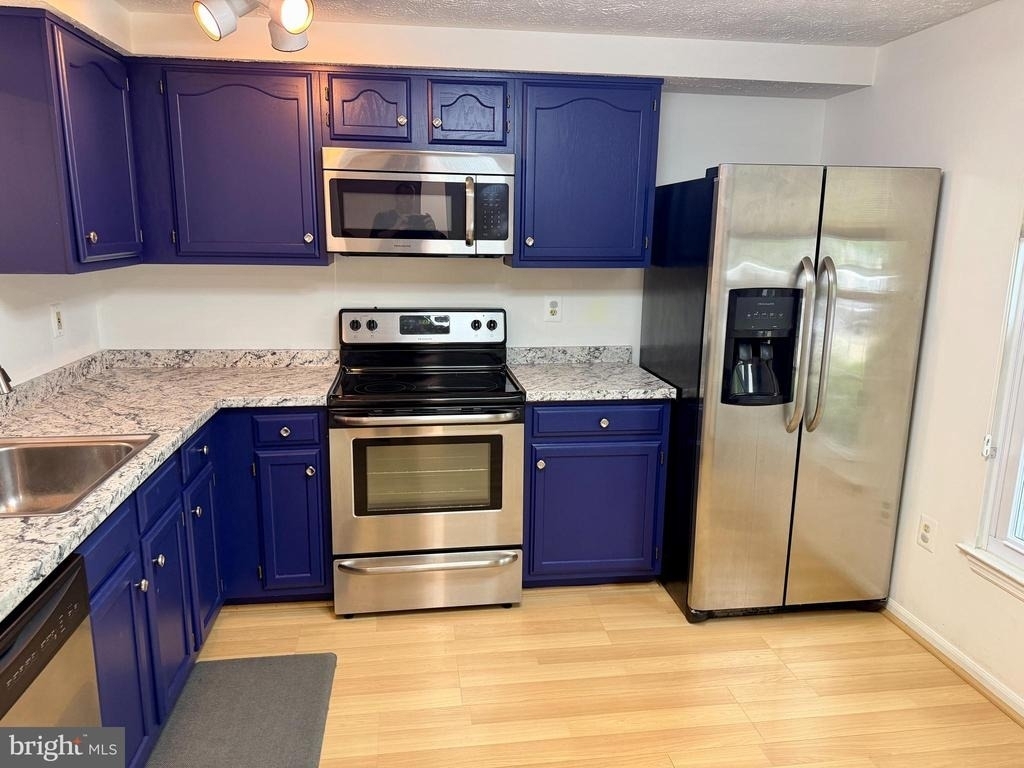9619 Glendower Court - Photo 2