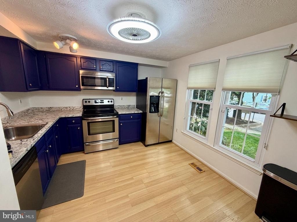 9619 Glendower Court - Photo 3