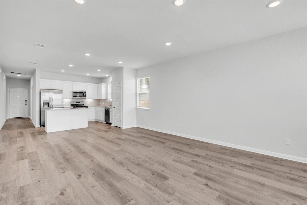 2412 Ekvall Dr - Photo 3