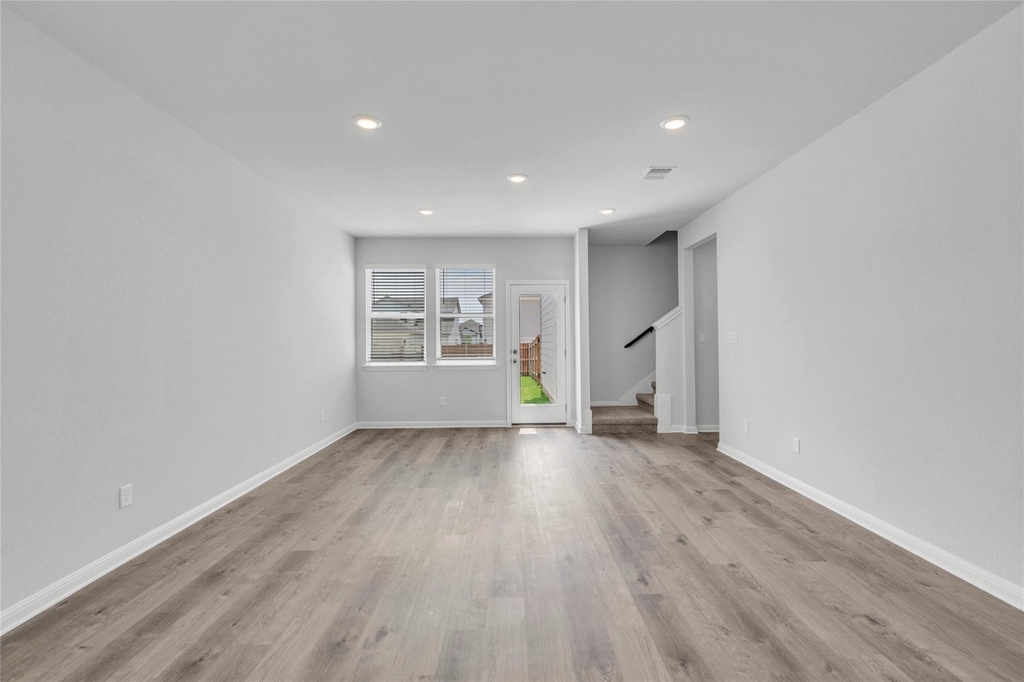 2412 Ekvall Dr - Photo 4