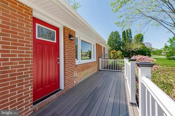 105 Meadow Road - Photo 2