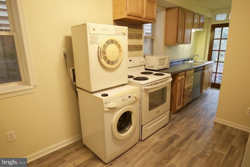540 Brunswick Street - Photo 2