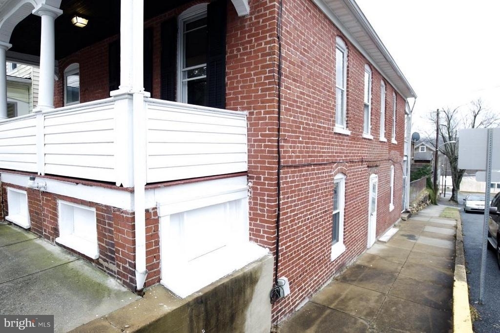 540 Brunswick Street - Photo 8