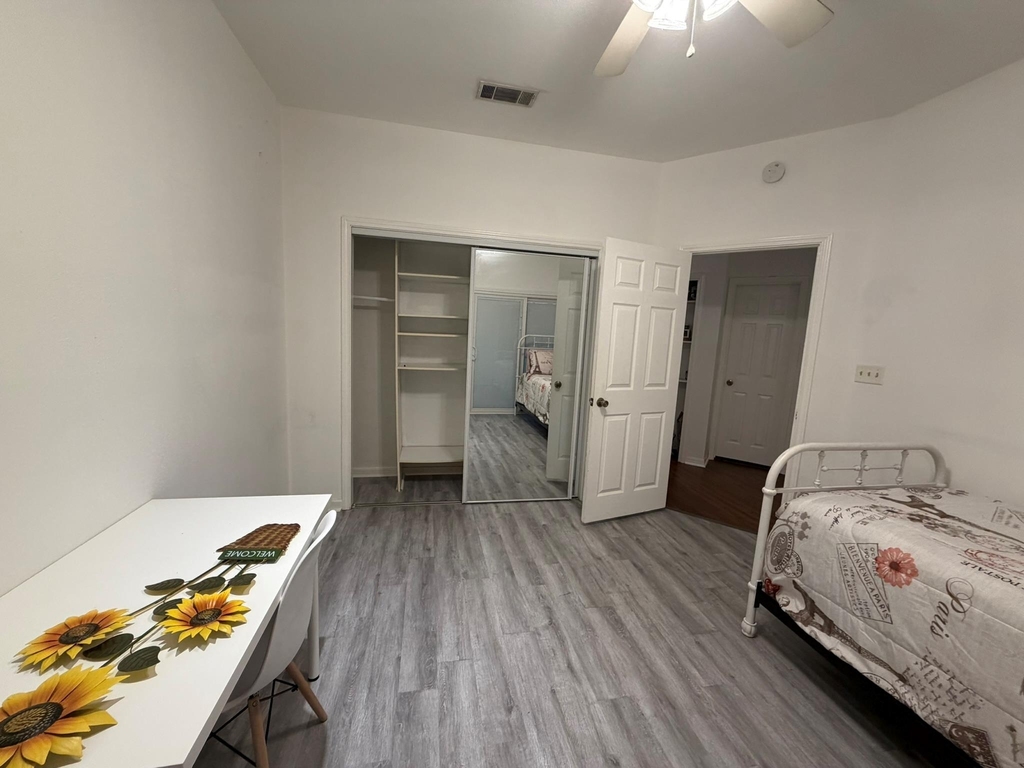 310 Pat Garrison St - Photo 10