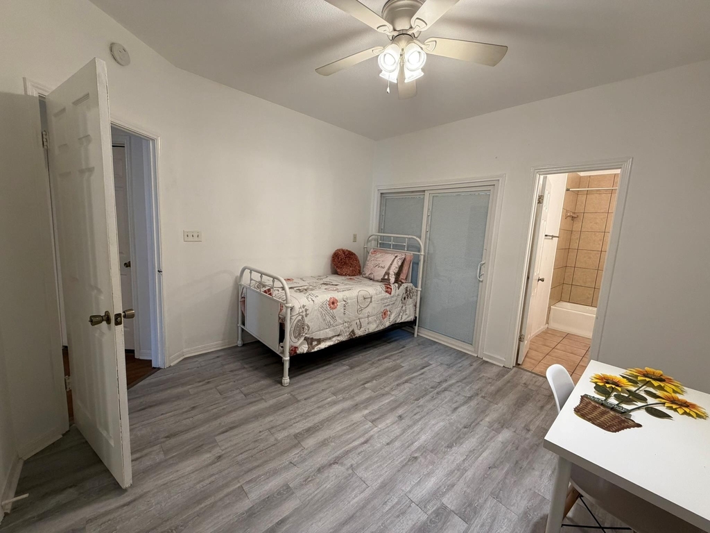 310 Pat Garrison St - Photo 11
