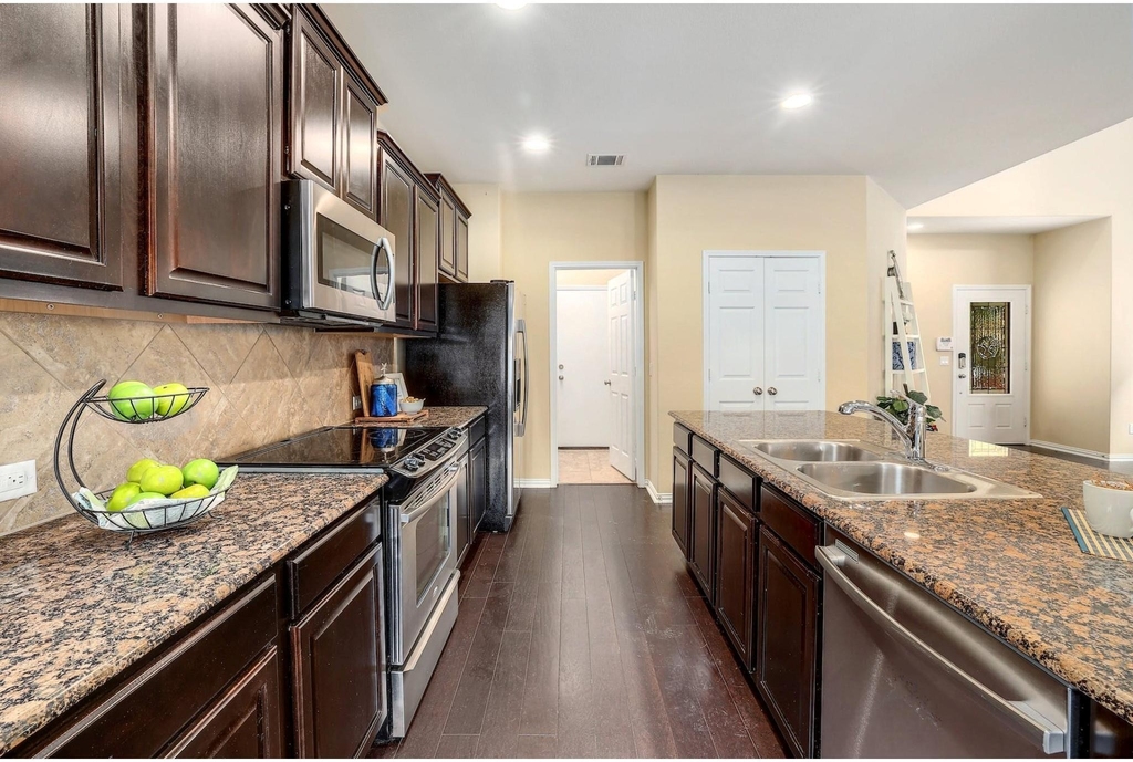 16021 Travesia Way - Photo 11