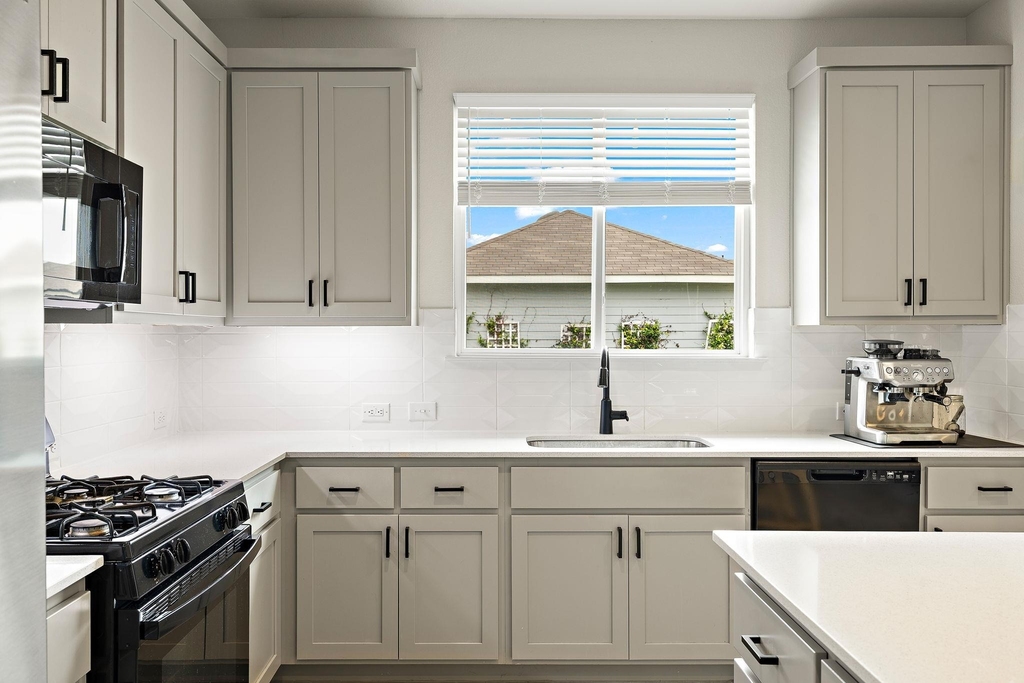 109 Fabion St - Photo 4