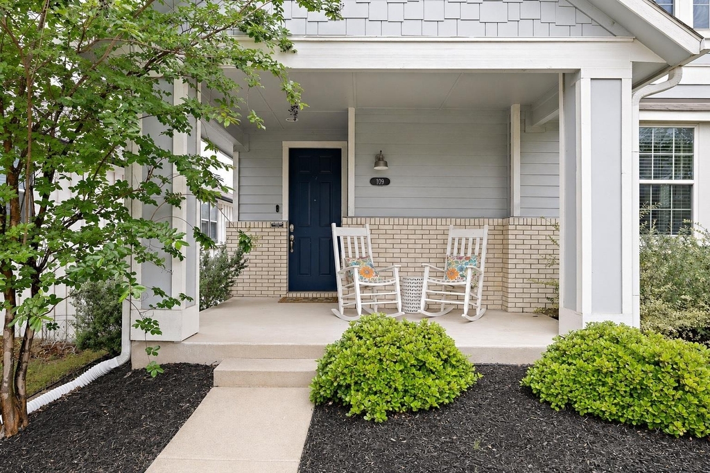 109 Fabion St - Photo 1