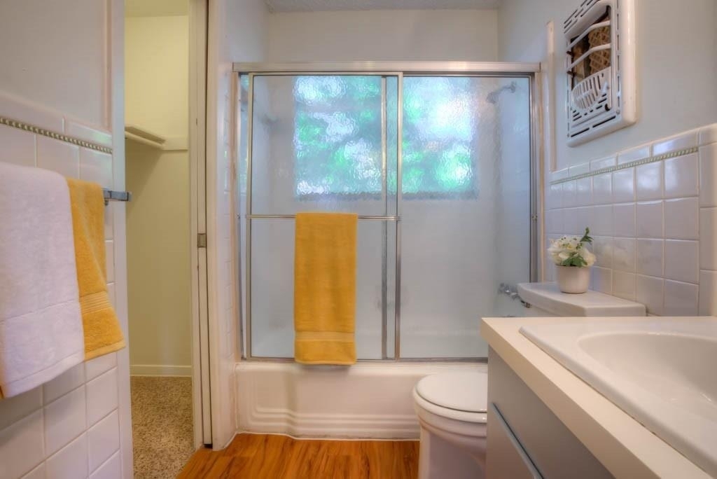 302 E 34th St - Photo 1