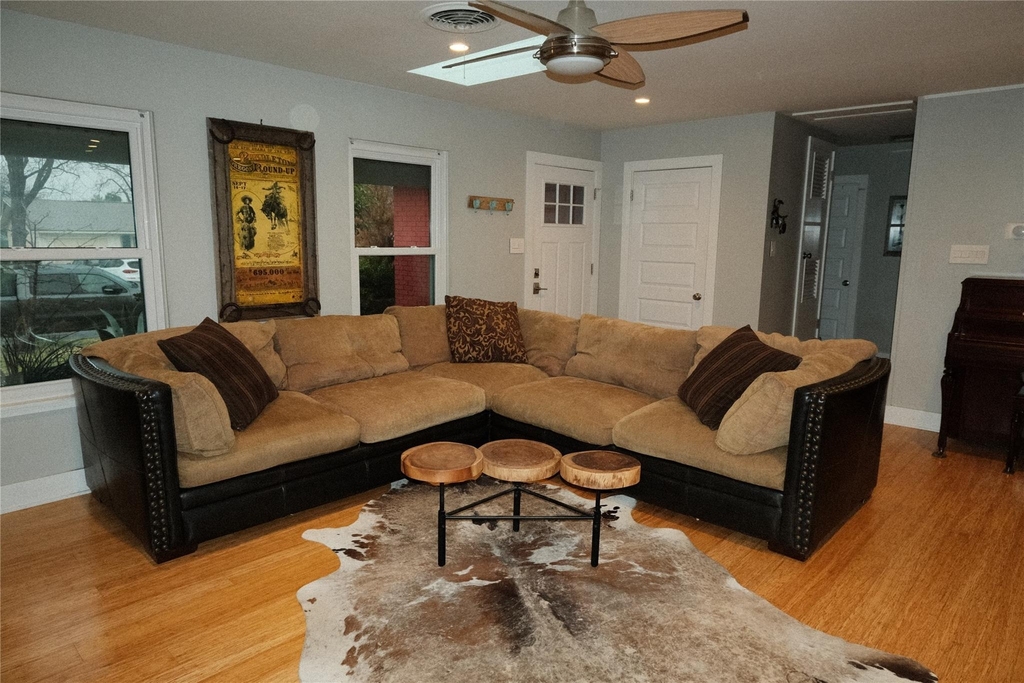 1517 Weyford Dr - Photo 2