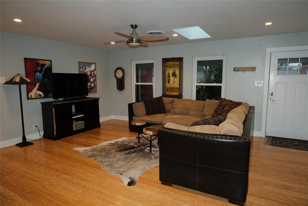 1517 Weyford Dr - Photo 3