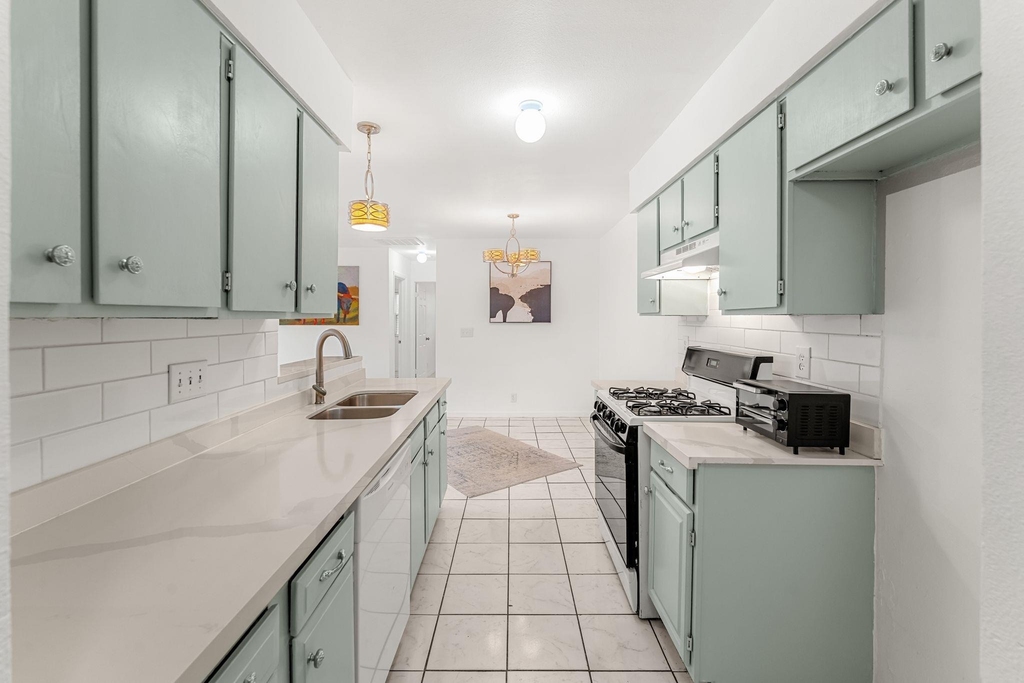 2501 Teri Rd - Photo 0