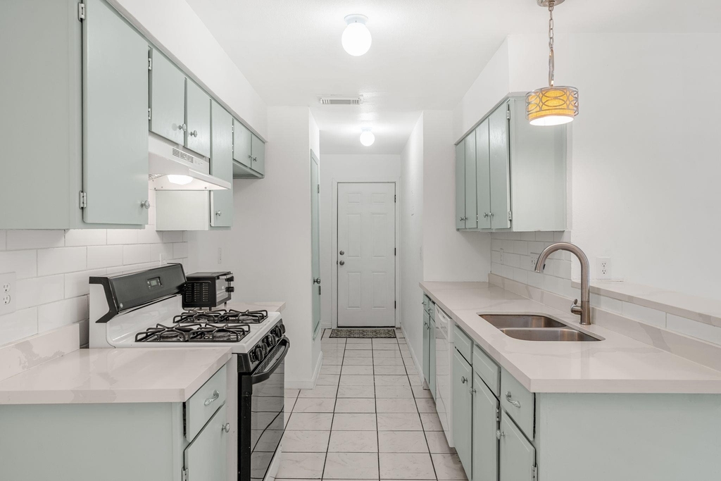 2501 Teri Rd - Photo 2