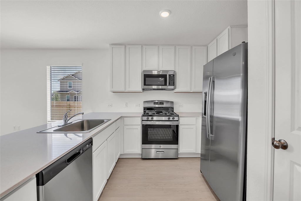 2528 Willkomen Way - Photo 3