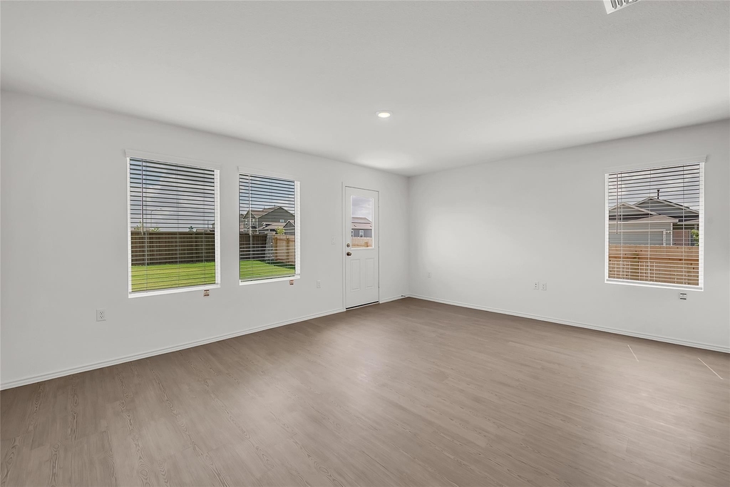 2528 Willkomen Way - Photo 4