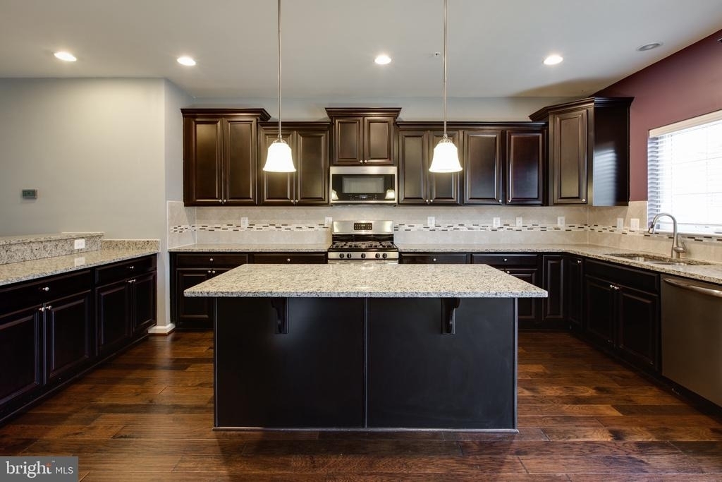 1314 Hawthorn Drive - Photo 2