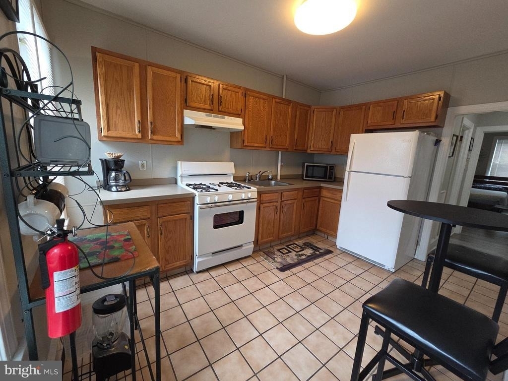 306 W 23rd Street - Photo 4