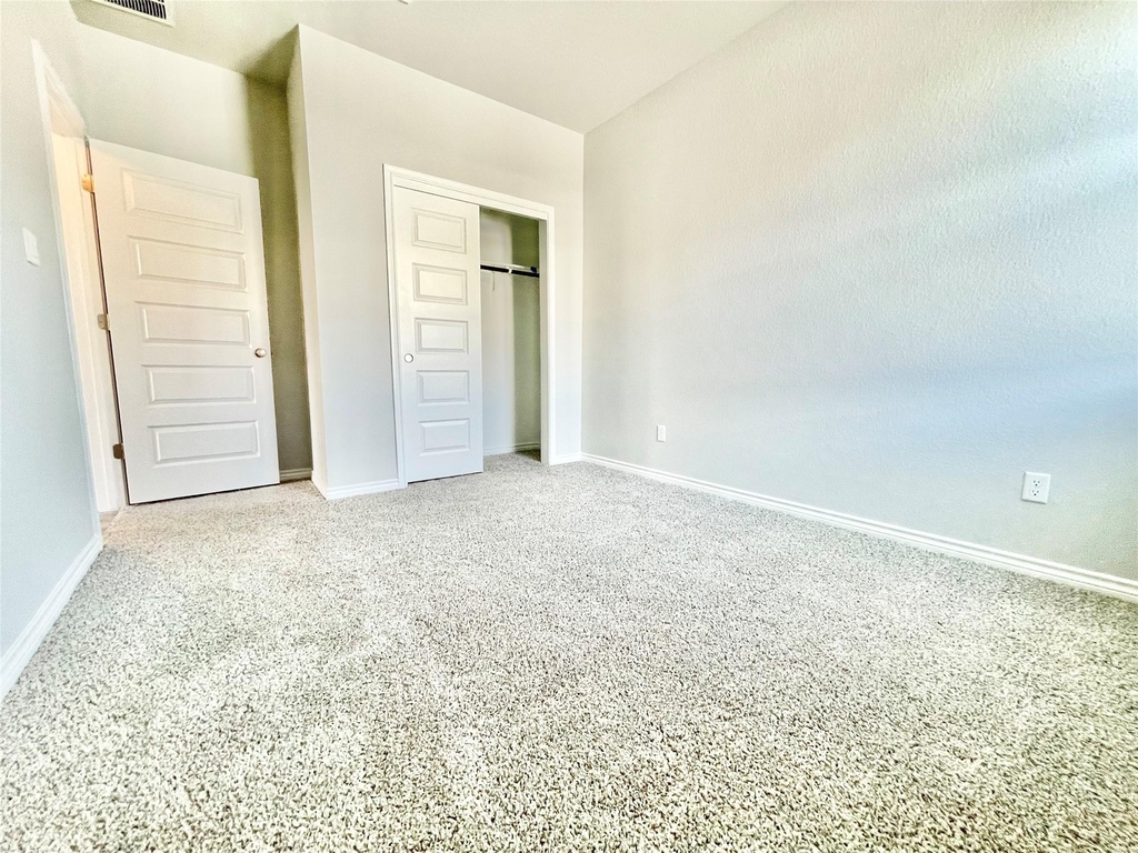 2929 Sage Ranch Dr - Photo 3