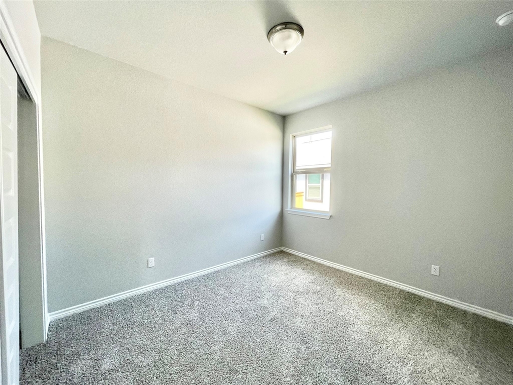 2929 Sage Ranch Dr - Photo 2
