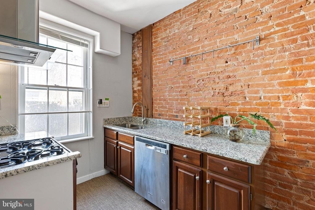1010 Trenton Place - Photo 7