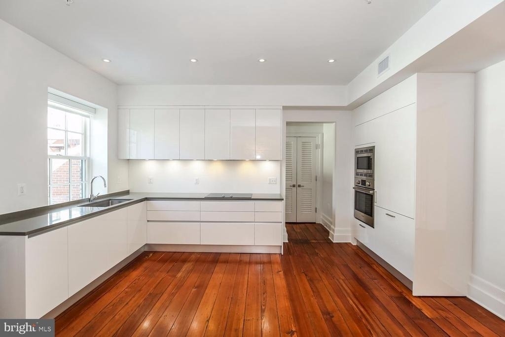 3009 M Street Nw - Photo 2