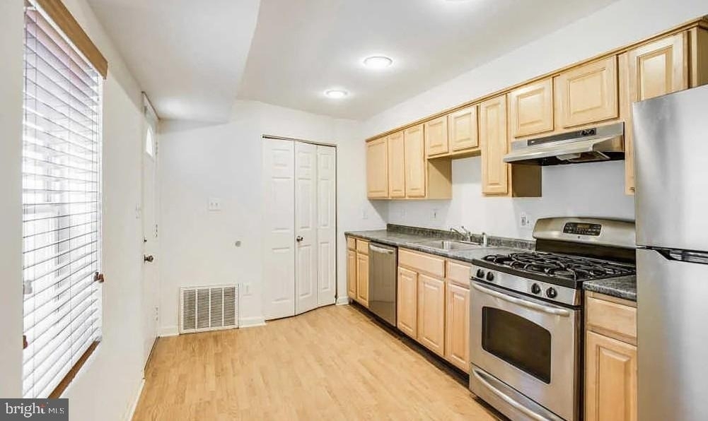 729 10th Street Ne - Photo 6