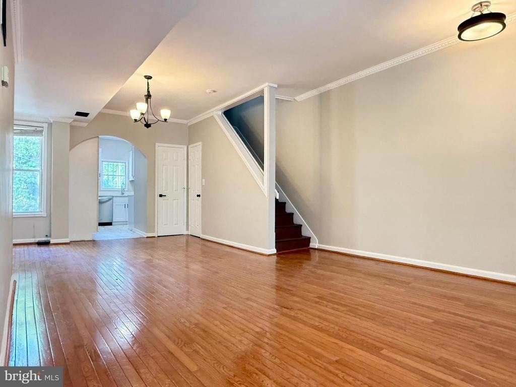 1004 Girard Street Nw - Photo 3