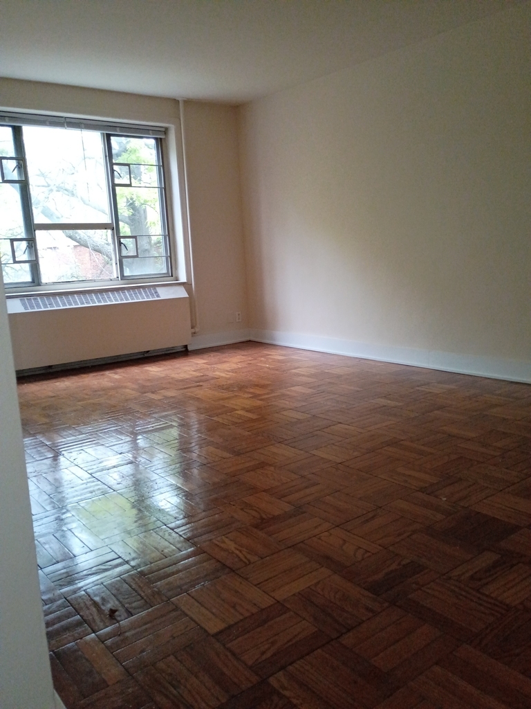 192street and crescent  - Photo 3