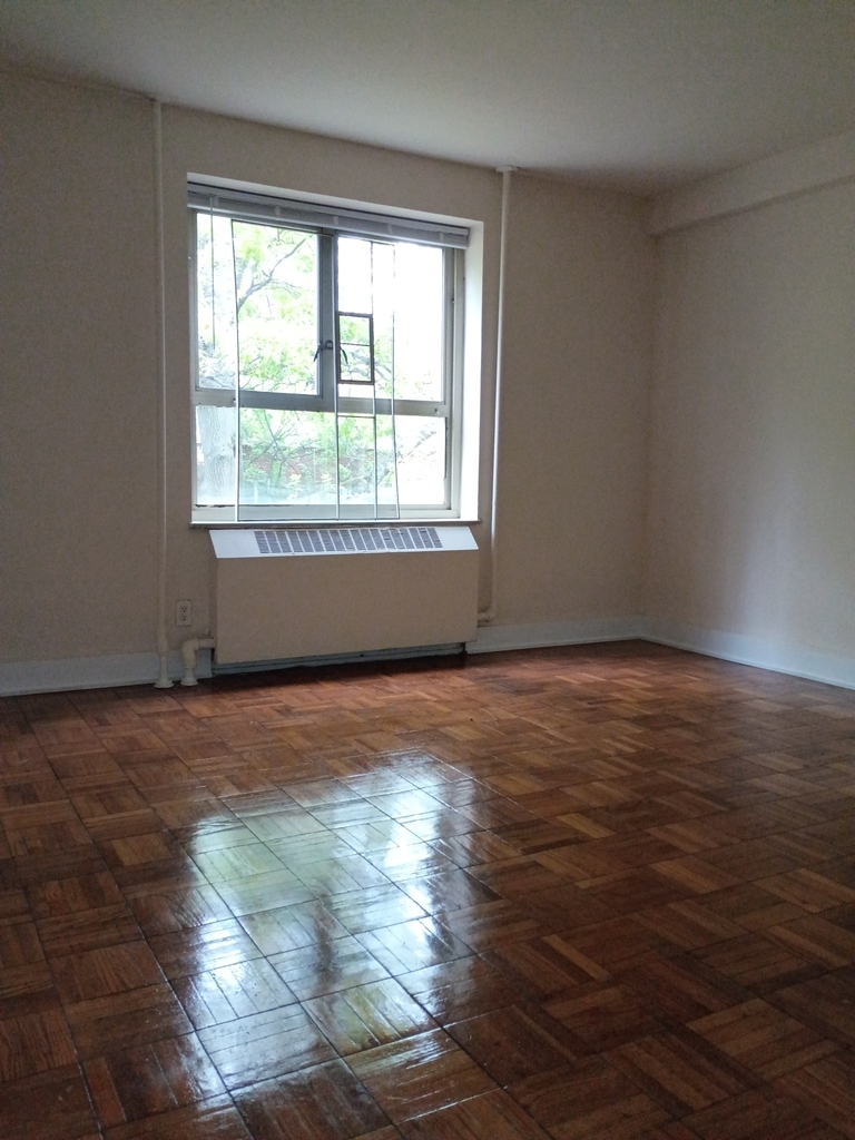 192street and crescent  - Photo 4