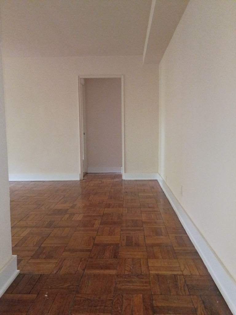 192street and crescent  - Photo 2