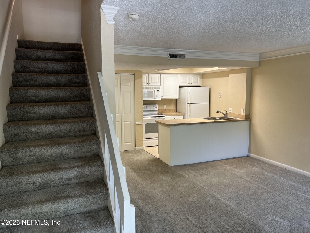 100 Fairway Park Boulevard - Photo 2