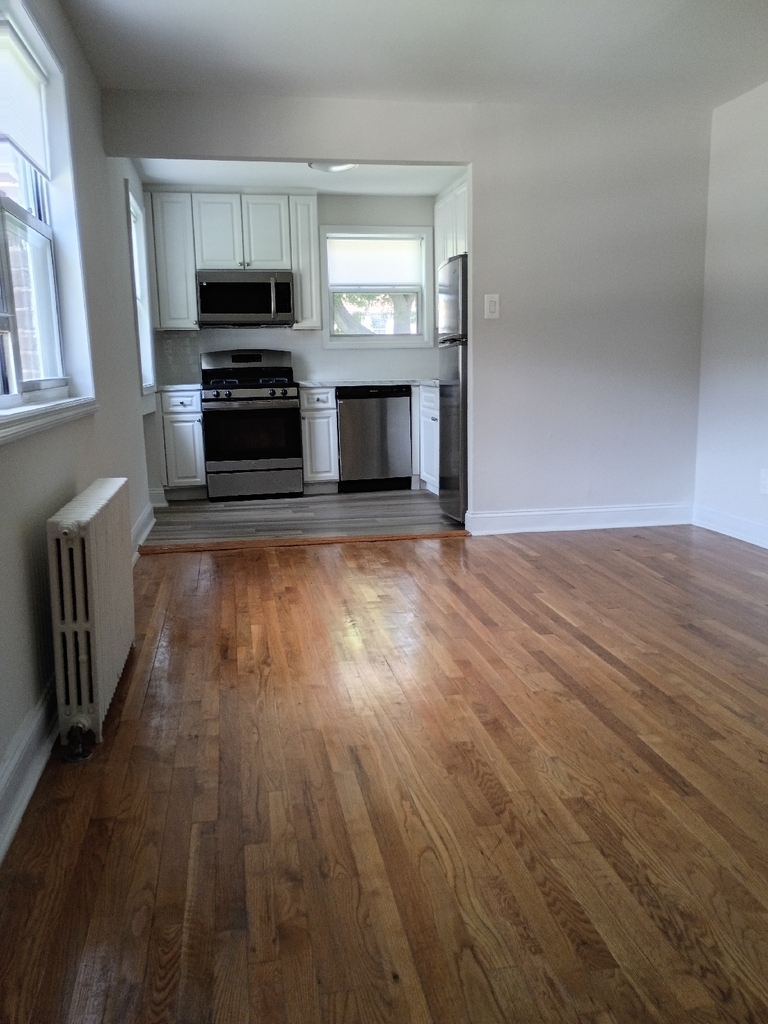 68st and Cloverdale ave - Photo 0