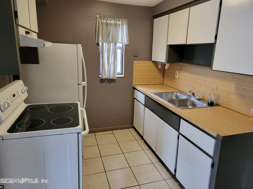 1443 Winnebago Avenue - Photo 3