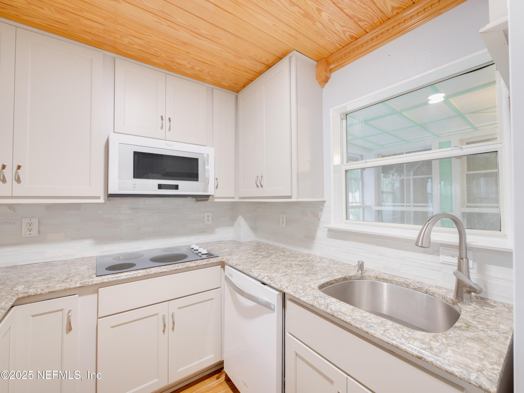6472 Putnam Street - Photo 9