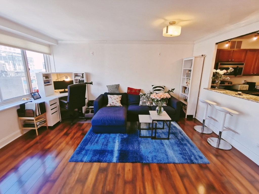 211 E Ohio Street - Photo 1