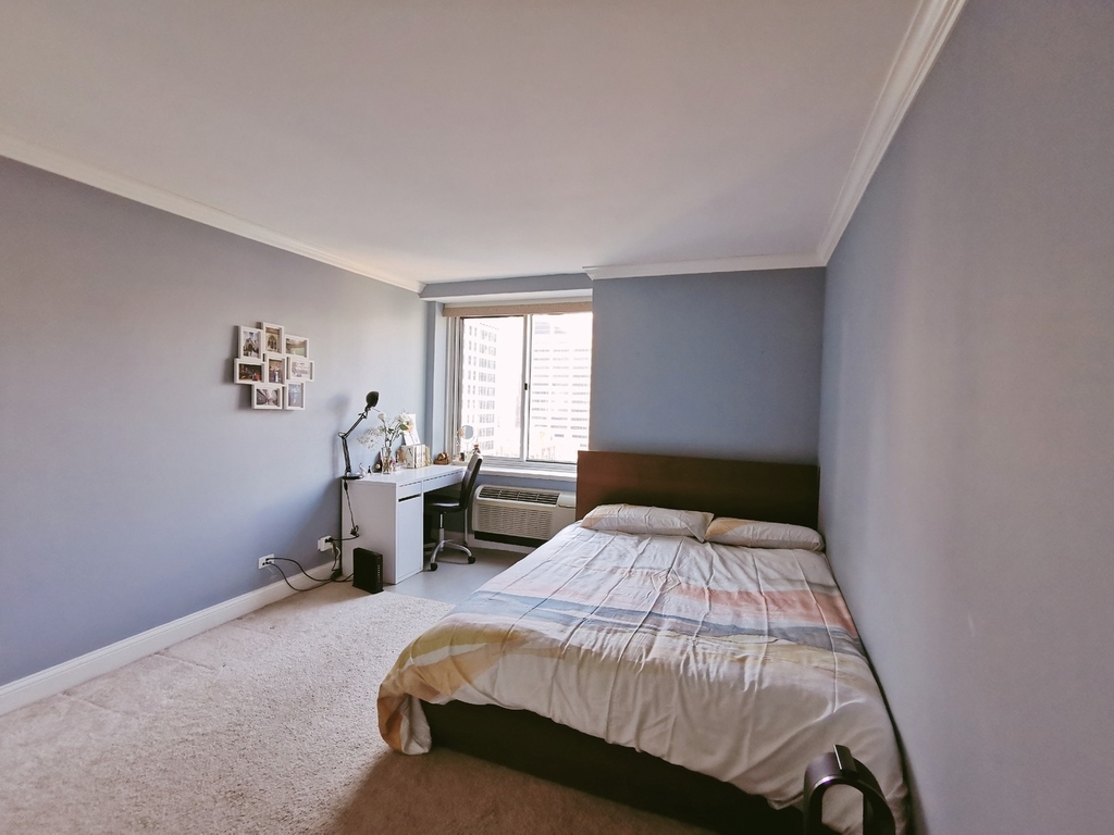 211 E Ohio Street - Photo 4